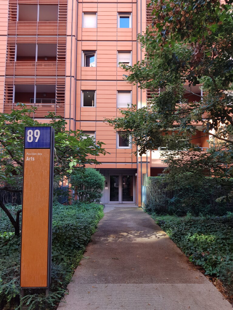 entrée du cabinet
Pour référencement :
lyon
lyon 6ème
caluire
saint clair
rillieux
villeurbanne
charpennes
lyon 6
cité internationale
psychologue
psychothérapeute
tcc
psychanalyse
thérapie
psy
burn out
dépression
anxiété
crise angoise
tca
anorexie
obésité
dépendance affective